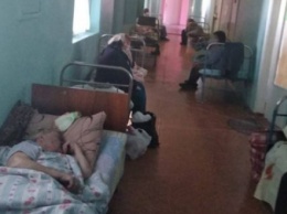 «Люди с воспалением легких лежат в коридорах». Шокирующее кадры из инфекционного отделения районной больницы. ВИДЕО