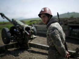 Армения и Азербайджан обвиняют друг друга об обстрелах в первый час перемирия