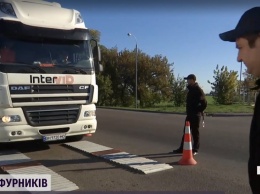 В Николаевской области водители фур продолжают отказываться от взвешивания: на трассе очереди из машин (ВИДЕО)