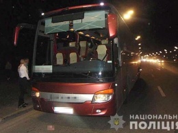 В рейсовом автобусе под Киевом пьяный ранил ножом пассажиров