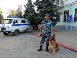 В Керчи полицейский-кинолог задержал вооруженного ножом грабителя (ВИДЕО)