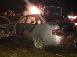 На трассе в Запорожской области произошло ДТП - одно авто загорелось
