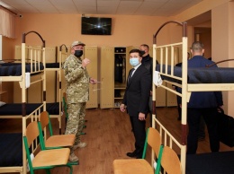 Президент Украины посетил "Кадетский корпус имени героев Молодой гвардии" на Луганщине