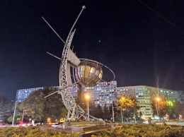 Блогер показал во что превратился космический памятник в Днепре