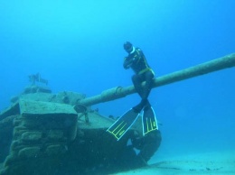 Драйвер из Днепра разыскал американский танк на морском дне турецкого курорта