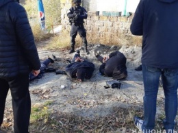 В Харькове задержали трех граждан Азербайджана, которые незаконно хранили оружие