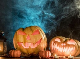 Закрывайте двери и носите одежду наизнанку: запреты и приметы на Хэллоуин