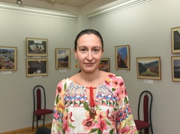 Цветущая сакура и одесские лестницы - гастроэнтеролог устроила фотовыставку в «Доме с ангелом»