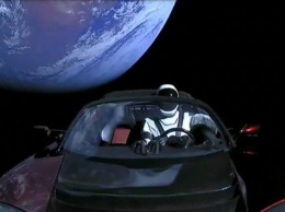 Родстер Tesla разлагается в космосе
