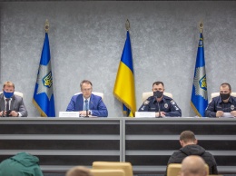 Геращенко: Полиция вне политики, защищает закон и избирательное право граждан