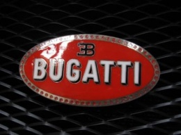 Таинственный гиперкар Bugatti попал в объективы фотошпионов