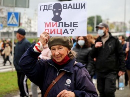 Протесты в Минске разгоняют светошумовыми гранатами и выстрелами в воздух