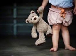 В Запорожской области женщина бросила двух маленьких детей и ушла в загул на 10 дней