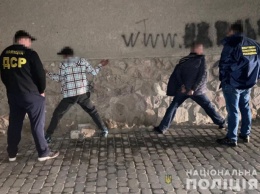 В Ивано-Франковске полиция ликвидировала канал передачи наркотиков в СИЗО