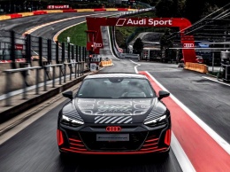 Audi показала дебютный электрокар в спортивной линейке RS
