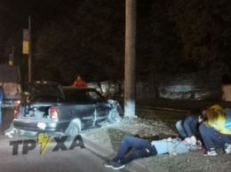 В Харькове произошло серьезное ДТП с пострадавшими: водителя достали из авто с переломанными ногами, фото
