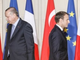 Эрдоган призвал объявить бойкот товарам из Франции