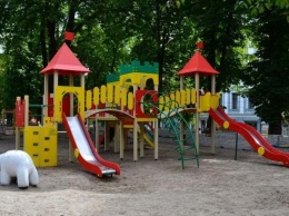 В Бердянске женщина покончила с собой на детской площадке