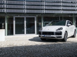 Porsche увеличил запас хода и аккумулятор Cayenne E-Hybrid