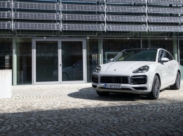 Гибридный Porsche Cayenne получил новую батарею: насколько вырос запас хода