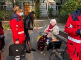 83-летняя херсонка приехала в Киев к президенту с жалобой на дочь и ее «друзей»