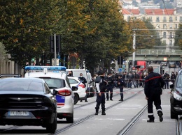 Уже в третьем городе Франции сегодня попытались совершить нападение с ножом