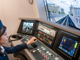 Первые женщины-машинисты начнут работать в метро Москвы с января