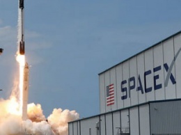 В SpaceX сообщили, почему отложили запуск ракеты с астронавтами на борту