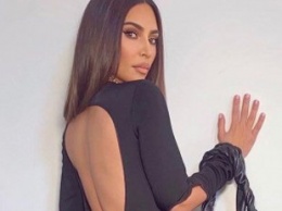 Поклонники Ким Кардашьян снова нашли шестой палец на ноге модели