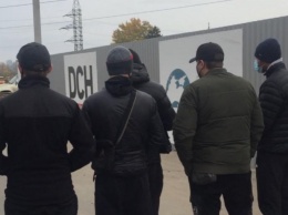 В Харькове напали на журналистов, которые хотели снять сюжет о дороге через рынок "Барабашово"