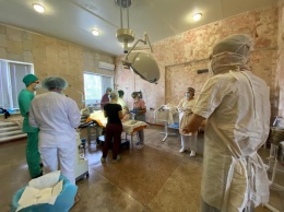 Уникальная операция: в Николаеве врачи удалили пациентке 13-килограммову опухоль (ФОТО)