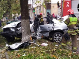 Во Львове в смертельном ДТП погиб мужчина: момент столкновения попал на видео (18+)