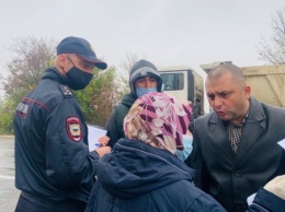 В Крыму мать политзаключенного увезли в больницу после общения с российскими силовиками