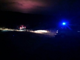 Спасатели ночью вытаскивали автомобиль из грязи в районе Белой Скалы