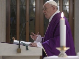 Папа Франциск помолился за погибших от коронавируса