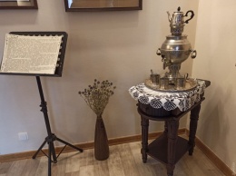 Банджо, самоварный столик и гигантские часы: в одесском музее Утесова появились новые экспонаты