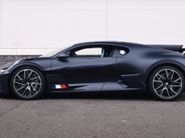 Видео распаковки Bugatti Divo в матовом синем цвете появились в сети (ВИДЕО)