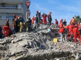 Число жертв землетрясения в Турции возросло до 92