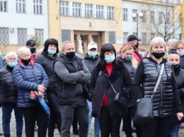 В Ужгороде митинговали предприниматели - требовали разрешения на работу в «красной» зоне