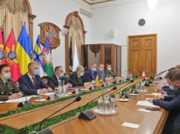 Министр обороны обсудил с главой МККК разминирование Донбасса и поиск людей