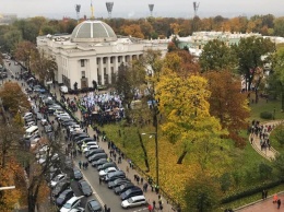 Центр Киева бессрочно заблокирован владельцами авто на еврономерах