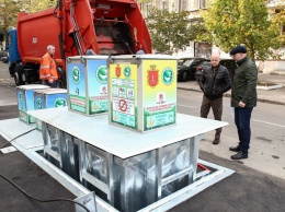 Историческую часть Одессы начали оборудовать подземными контейнерами для сбора ТБО. Фото