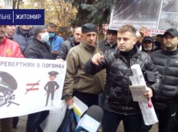 В Житомире пикетируют полицию из-за избиения водителя патрульными