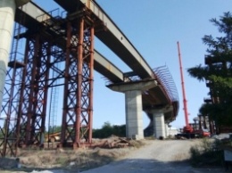 В Запорожье планируют открыть движение на мосту, который соединяет правый берег с Хортицей