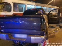 Выпил лишнего и протаранил трамвай: в Харькове пьяный водитель устроил серьезное ДТП