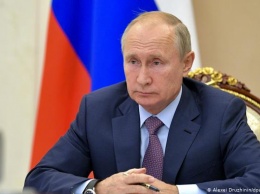 В РФ расширяют гарантии экс-президентам. Путин собрался уходить?
