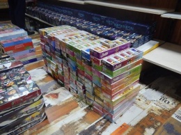 В Симферополе изъяли тысячи пачек контрафактного табака для кальяна
