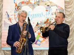 Коронавирус убивает искусство: учитель музыки, из Павлограда, выступает против дистанционного обучения
