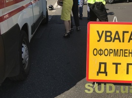 Трагическое ДТП в Киеве: автомобиль сбил бабушку, которая пыталась перейти дорогу, фото