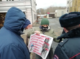 В Омске полиция задержала сотрудников штаба Навального